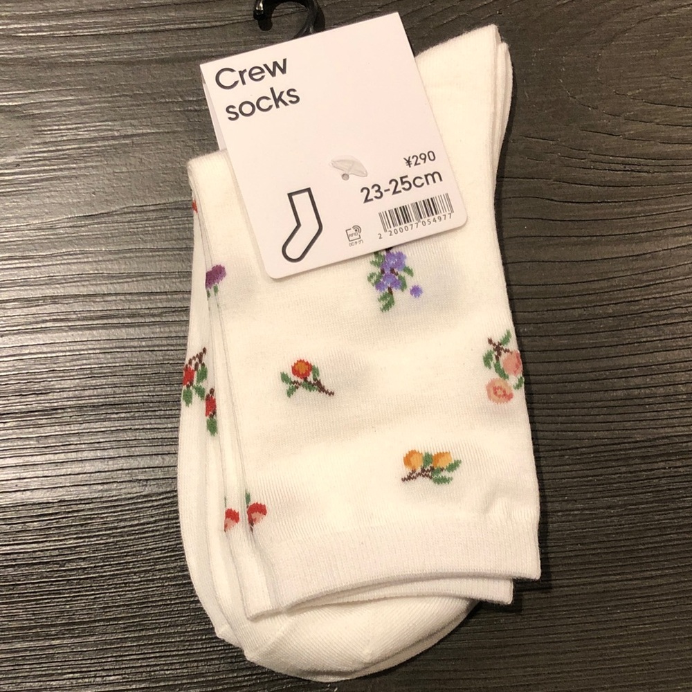 Crew Socks with Tiny Floral Motif - White